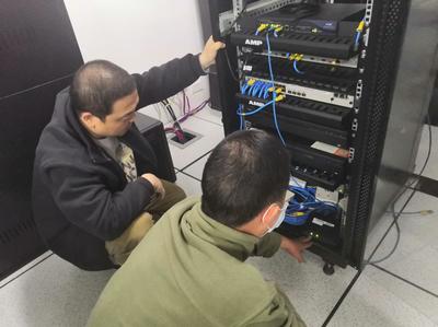 保康縣政務(wù)服務(wù)和大數(shù)據(jù)管理局 爭(zhēng)分奪秒搶修 確保信息光纜暢通 信息系統(tǒng)運(yùn)行維護(hù)服務(wù)